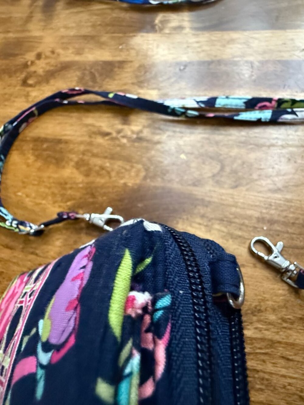 Vera Bradley All-In-One Crossbody Wallet, Retired "Ribbons" NWOT - Picture 8 of 16